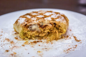 La pastilla est un plat profondément enraciné dans les traditions marocaines.